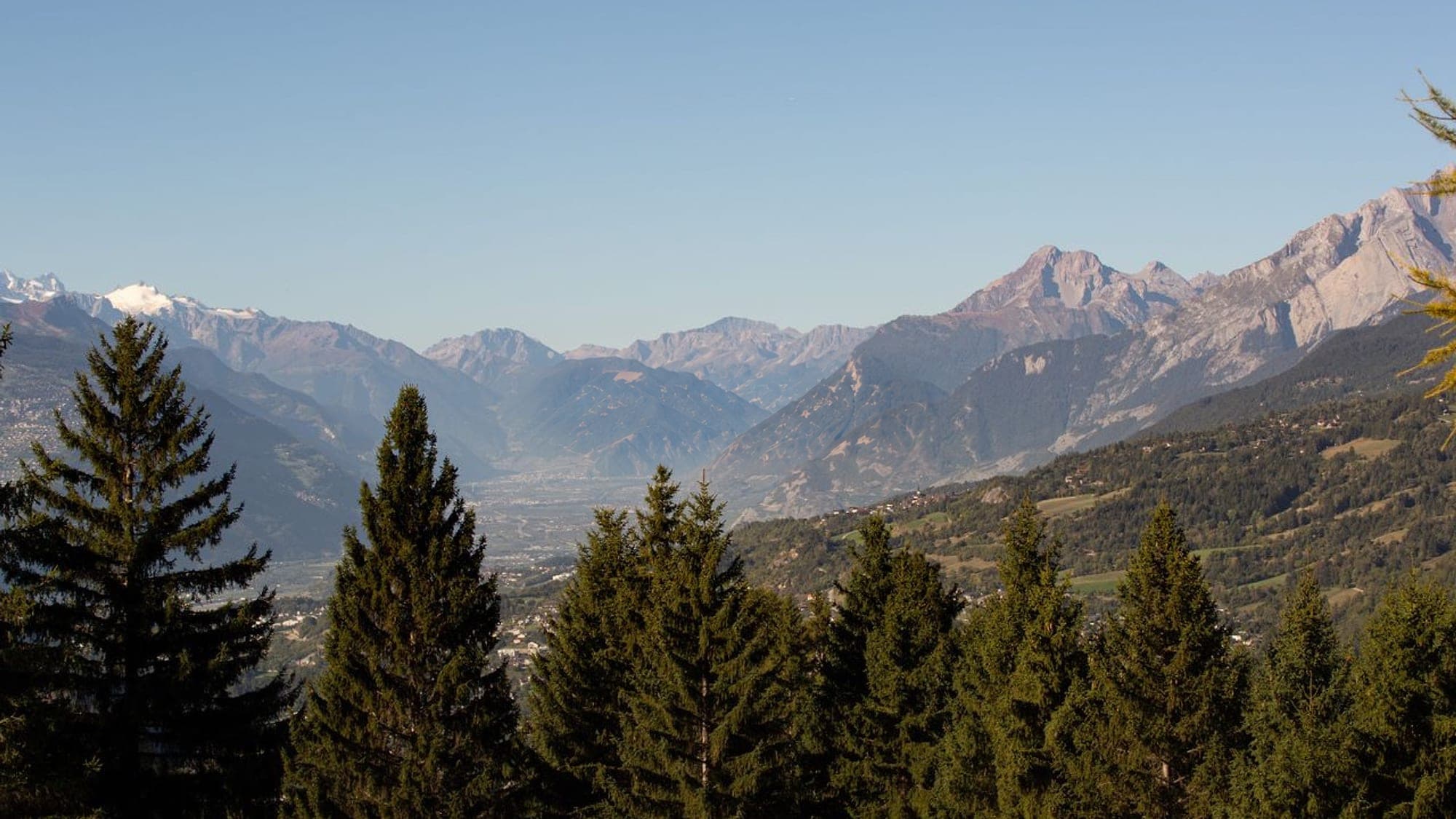 Chalet Étoile des Neiges : Charme alpin et vue panoramique exceptionnelle — 3963 Crans-Montana