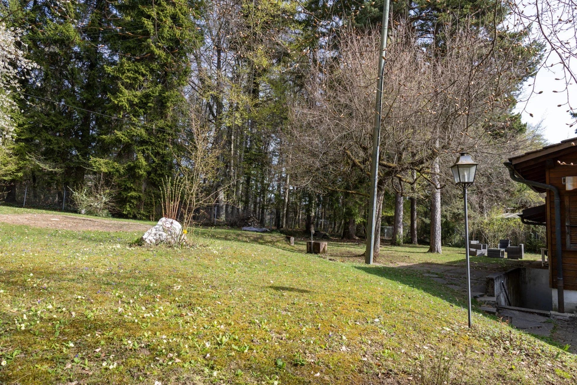 Cadre naturel privilégié | 1’613 m² avec potentiel constructible | Rénovation ou projet de 2 villas — 1269 Bassins