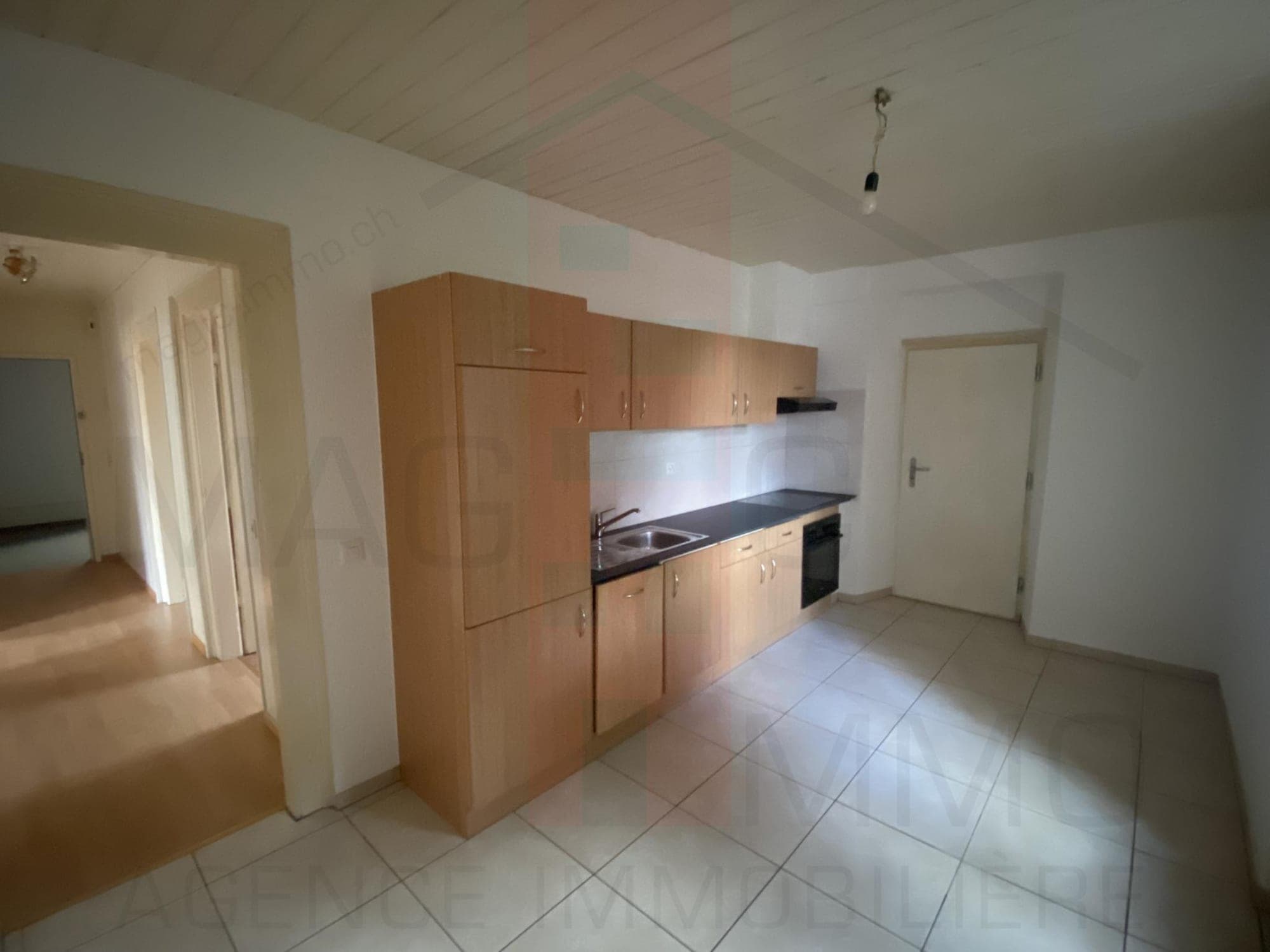 Appartement au rez-de-chaussé avec haut plafond — 2950 Courgenay