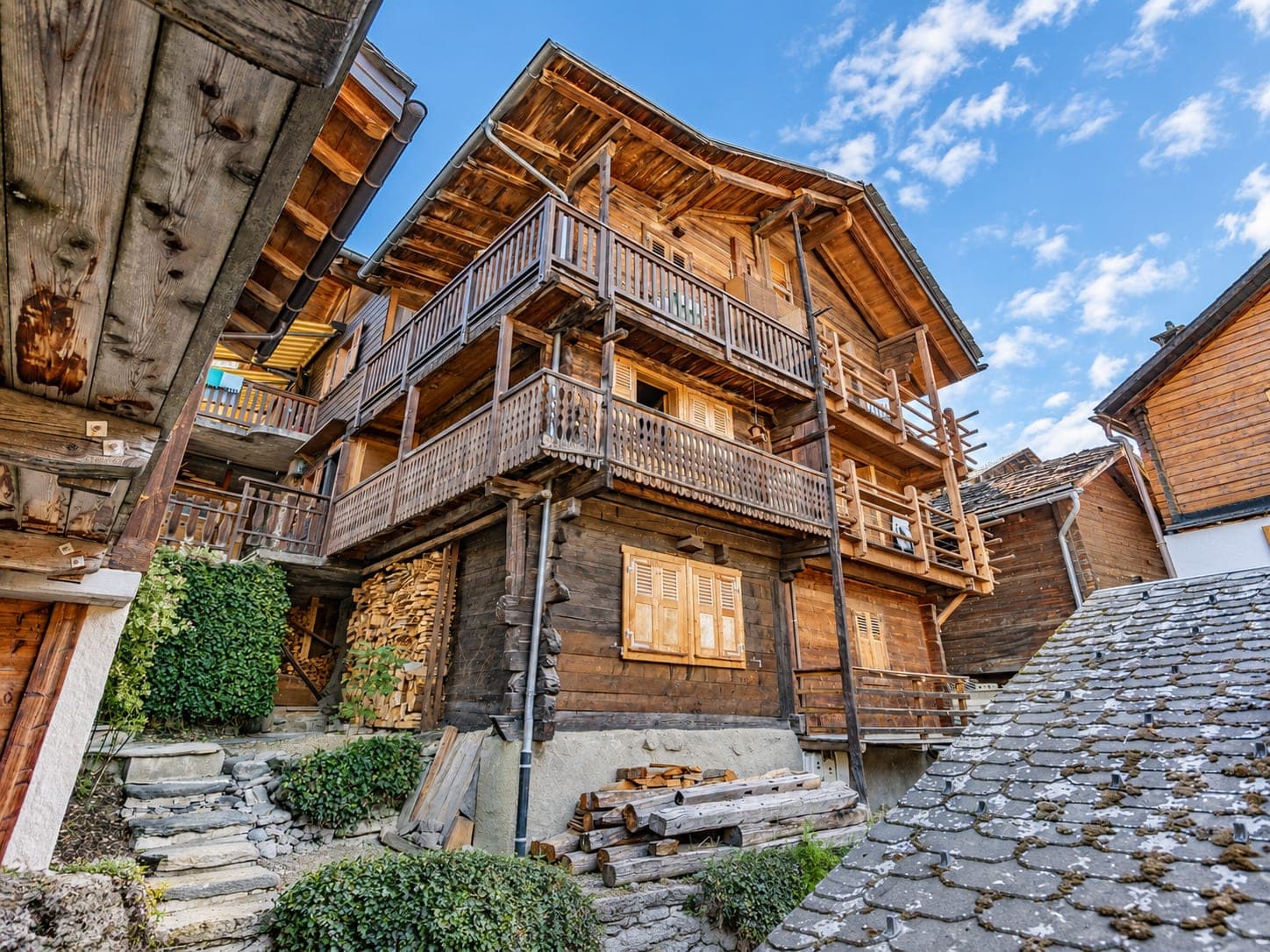 Appartement de caractère à louer à l’année dans un cadre alpin — 1947 Sarreyer