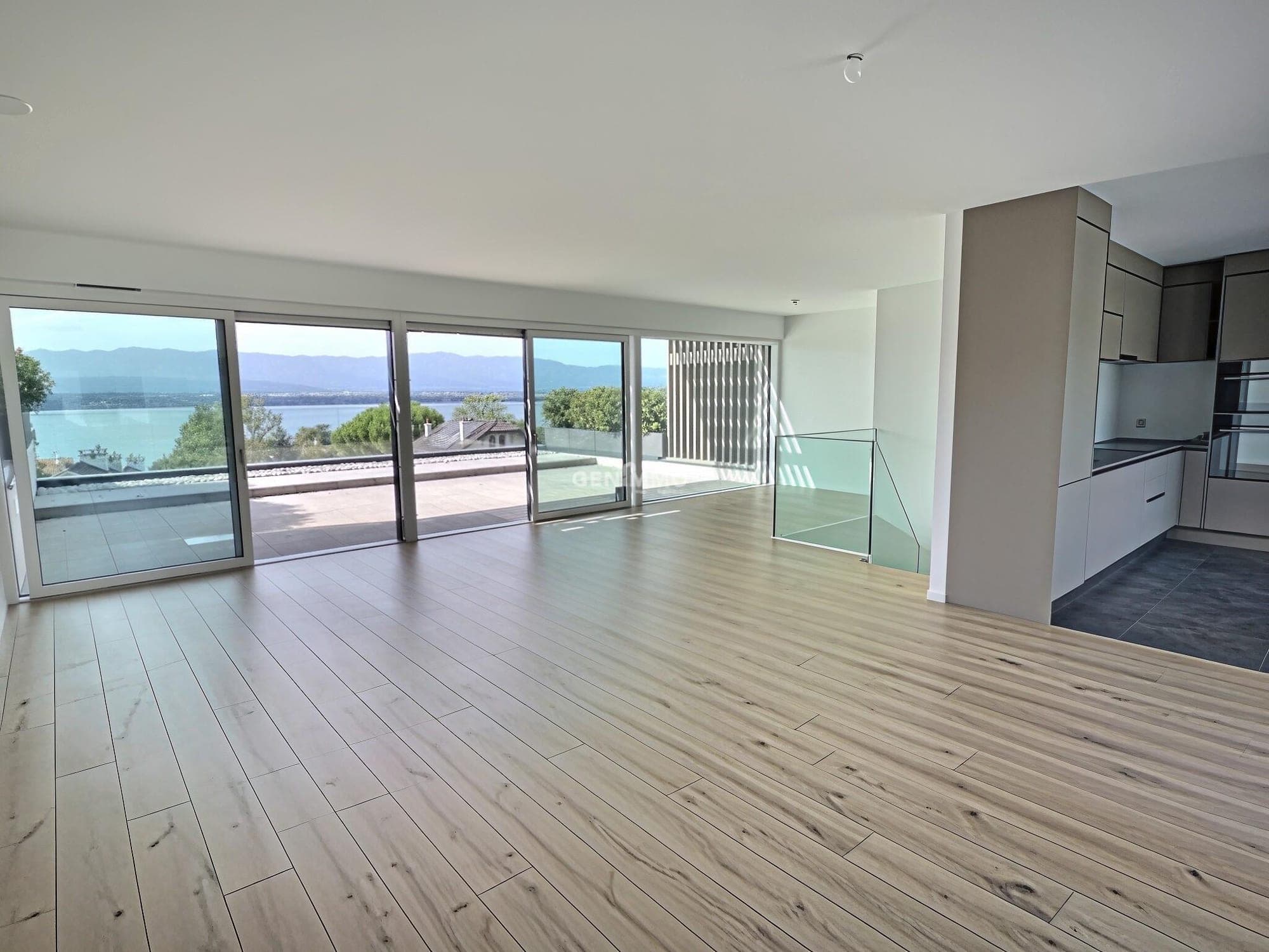 A Louer triplex avec magnifique vue lac ! — 1247 Anières
