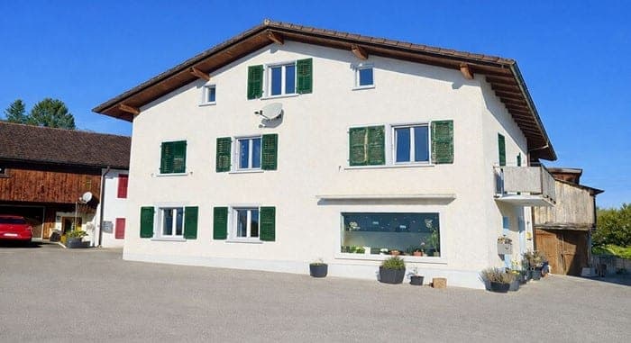 JURA - Châtillon - BIEN D’EXCEPTION – MAISON DE CARACTÈRE 6.5 PIÈCES AVEC GRANGE & VUE MONTAGNE — Châtillon