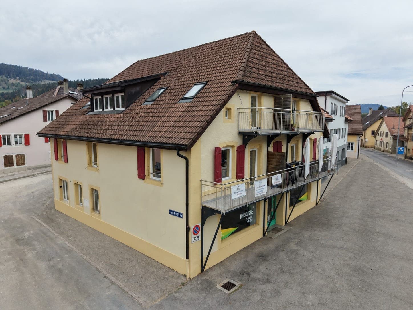 Immeuble entièrement rénové | 19,3 % de rendement sur fonds propre | 5 lots PPE — 2108 Couvet
