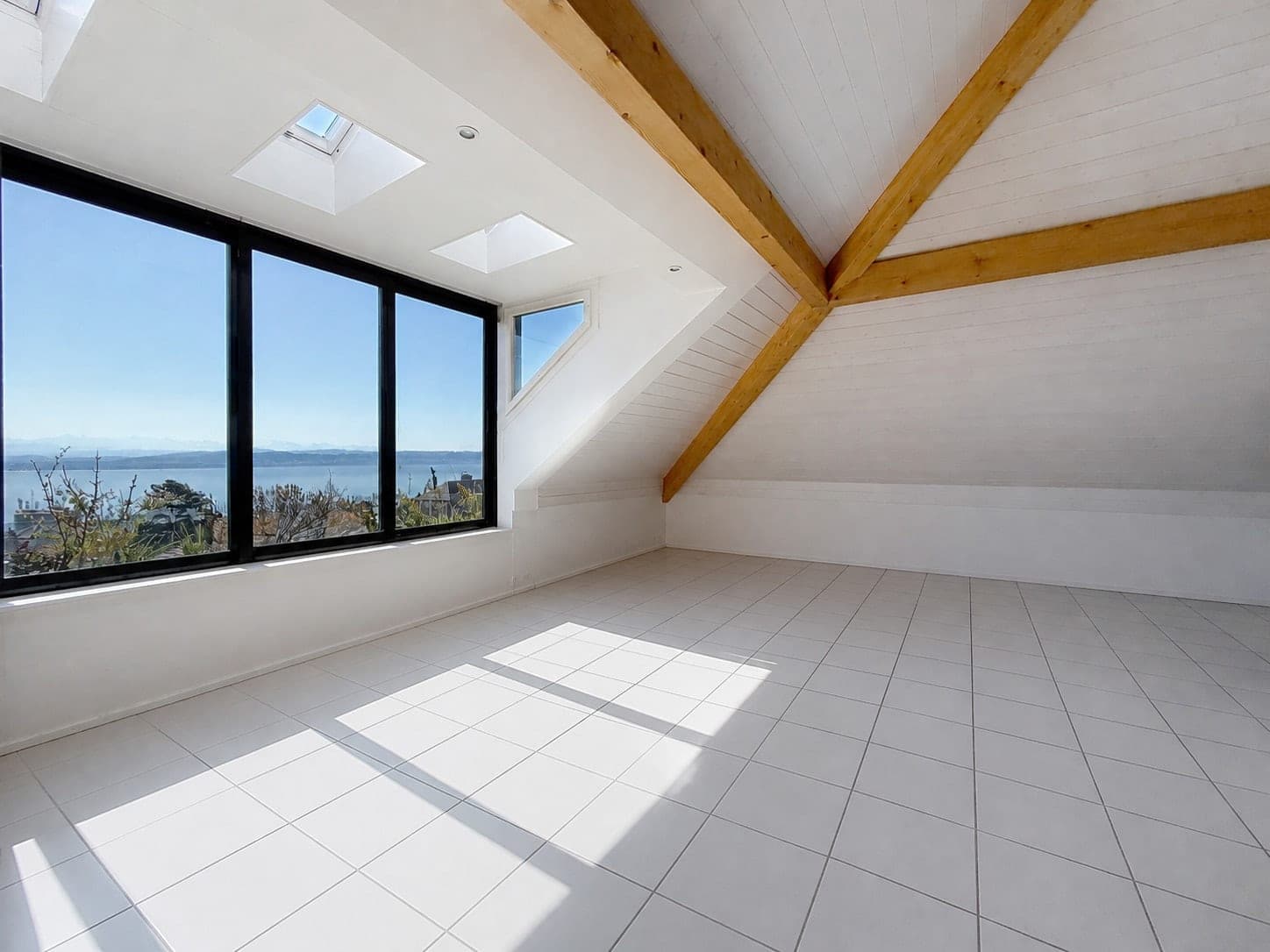 Duplex avec vue panoramique sur le lac et les Alpes – Gorgier — 2027 Gorgier