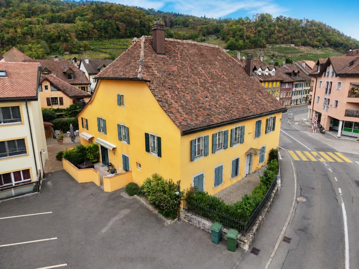 IMMEUBLE DE RENDEMENT – 4,57 % BRUT ET POTENTIEL DE DÉVELOPPEMENT — 2088 Cressier